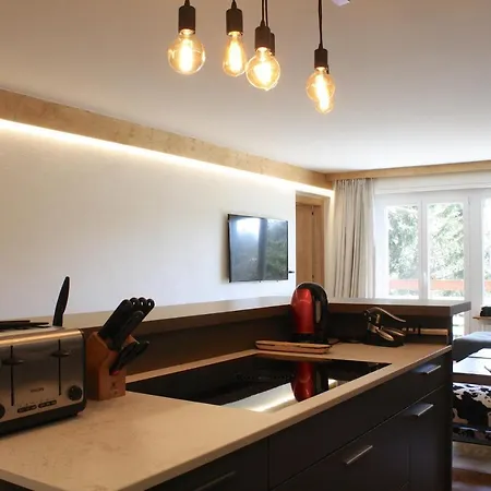 Apartment Freshly Renovated & Central For Up To 8 Guests, Palma *
