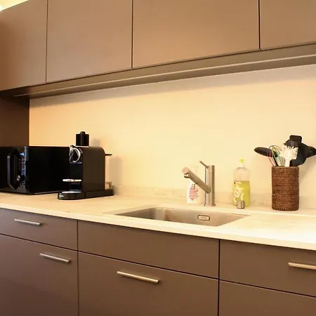 Apartment Freshly Renovated & Central For Up To 8 Guests, Palma